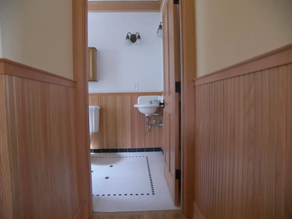 Finish Carpentry Hallway to Bathroom